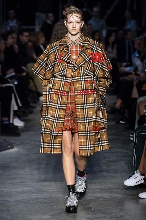 burberry mode auùtomne hiver 2019|Tout savoir sur le défilé Burberry pour l'automne.